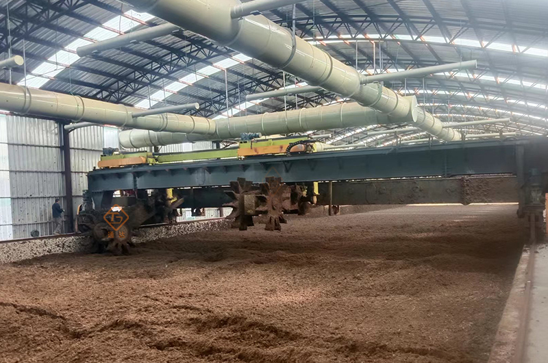 輪盤(pán)翻堆機(jī)1.jpg 輪盤(pán)翻堆機(jī)1.jpg